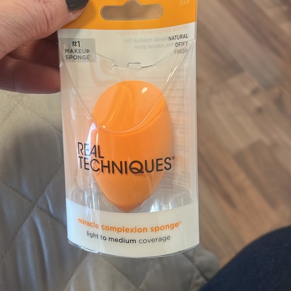 ELF makeup & brushes. Brand new in boxes, never opened - Picture 7 of 8